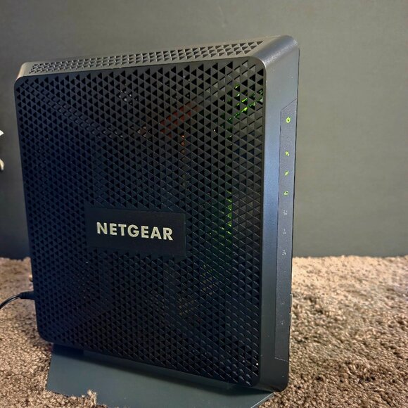 Netgear Nighthawk C7000v2 AC1900 Wi-Fi Cable Modem Router - Picture 1 of 5